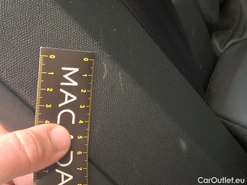  Peugeot  3008 PEUGEOT  / 2020 / 5P / SUV 1.6 HYBRID4 300 E-EAT8 GT #35