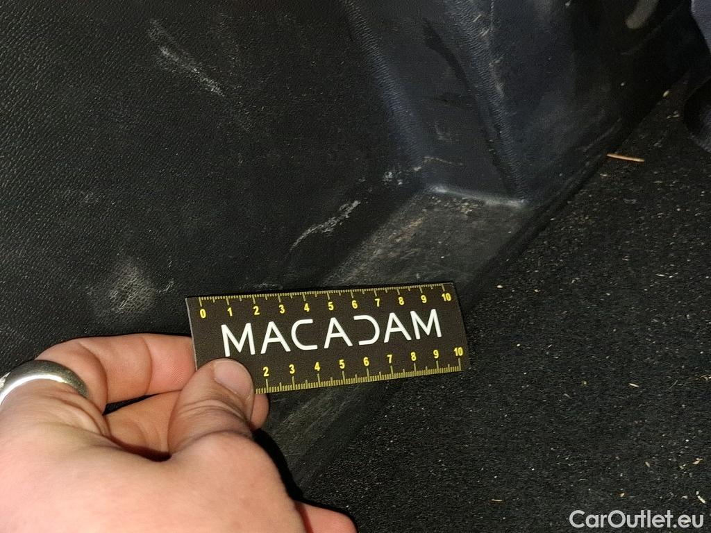  Peugeot  3008 PEUGEOT  / 2020 / 5P / SUV 1.6 HYBRID4 300 E-EAT8 GT #51