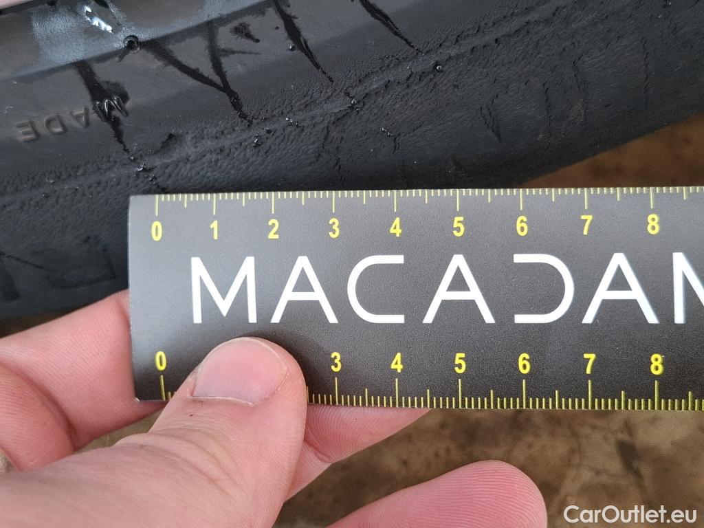  Peugeot  3008 PEUGEOT  / 2020 / 5P / SUV 1.6 HYBRID4 300 E-EAT8 GT #23