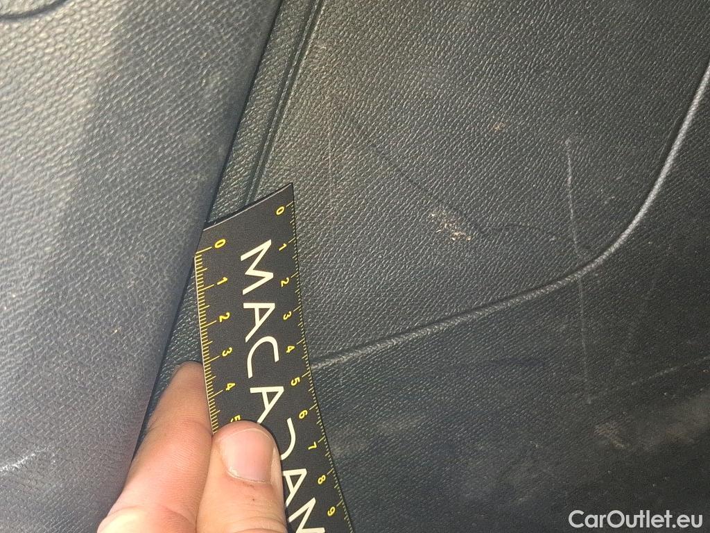  Peugeot  3008 PEUGEOT  / 2020 / 5P / SUV 1.6 HYBRID4 300 E-EAT8 GT #49