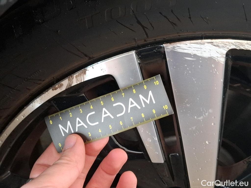  Peugeot  3008 PEUGEOT  / 2020 / 5P / SUV 1.6 HYBRID4 300 E-EAT8 GT #32