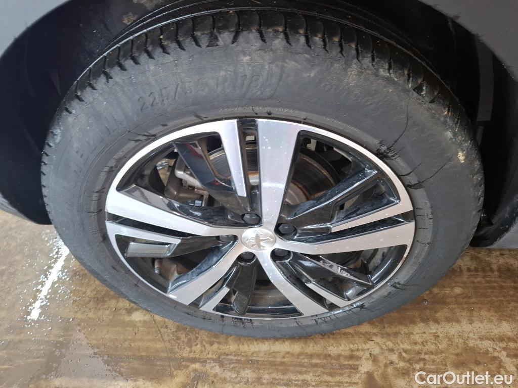  Peugeot  3008 PEUGEOT  / 2020 / 5P / SUV 1.6 HYBRID4 300 E-EAT8 GT #21