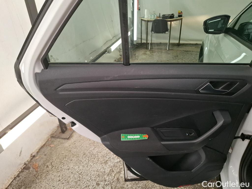  Volkswagen  T-ROC VOLKSWAGEN  / 2017 / 5P / SUV 1.6 TDI 115 LOUNGE BUSINESS #30