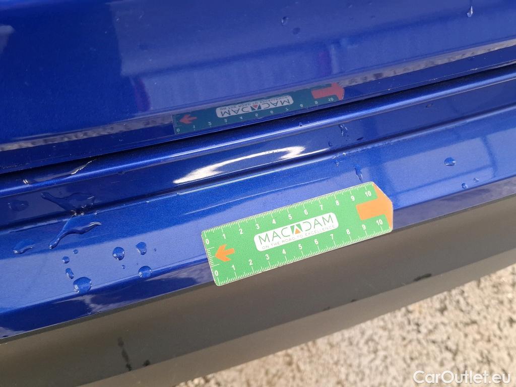  Toyota  C-HR TOYOTA  / 2016 / 5P / SUV 1.8 HYBRIDE 122 DISTINCTIVE #4