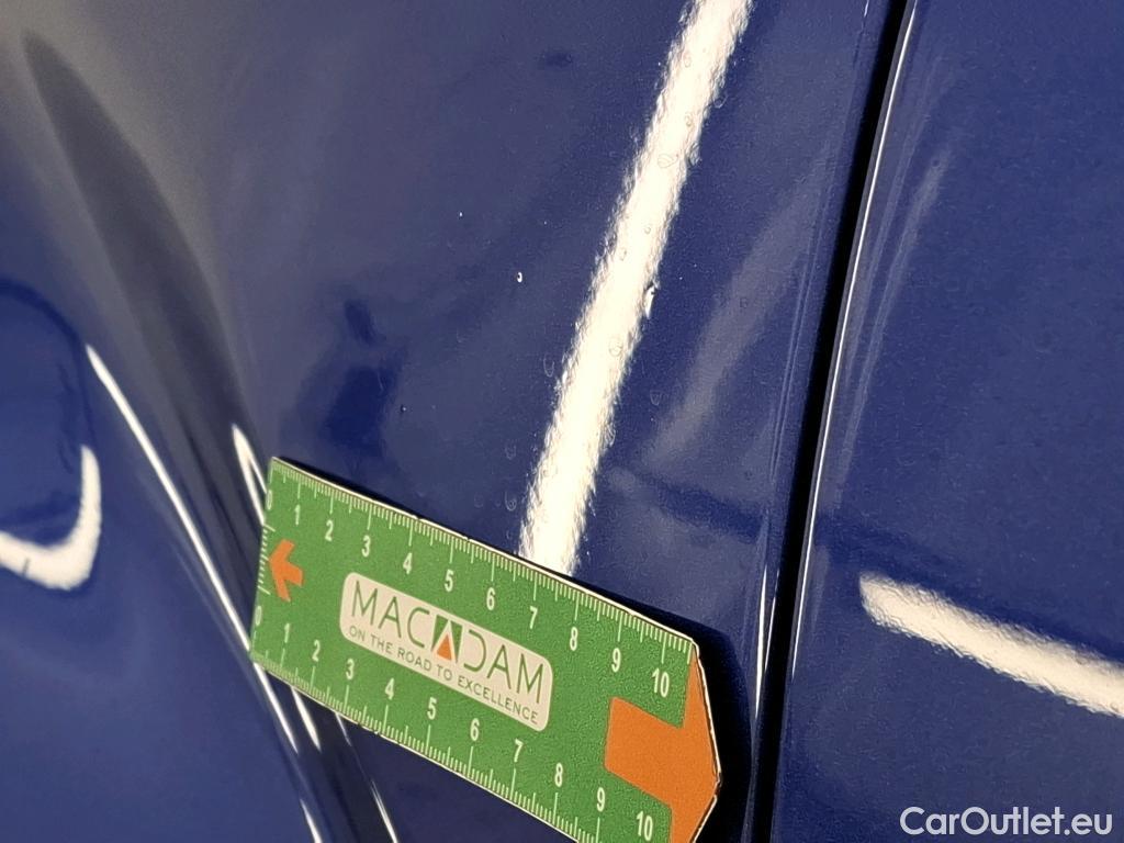  Toyota  C-HR TOYOTA  / 2016 / 5P / SUV 1.8 HYBRIDE 122 DISTINCTIVE #17