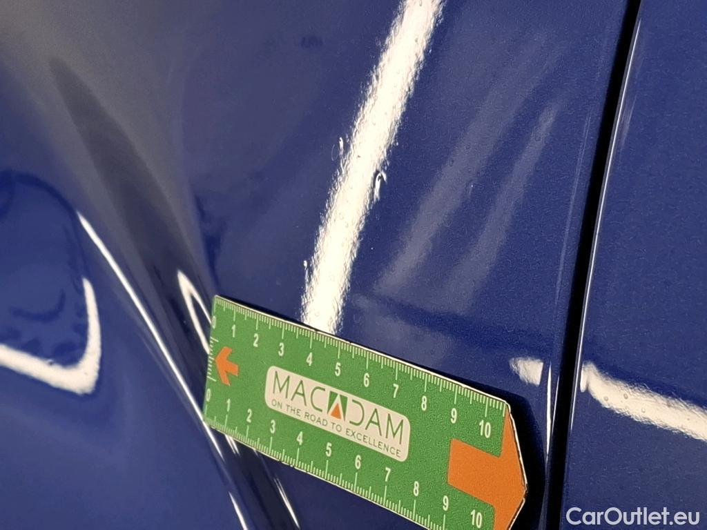  Toyota  C-HR TOYOTA  / 2016 / 5P / SUV 1.8 HYBRIDE 122 DISTINCTIVE #18