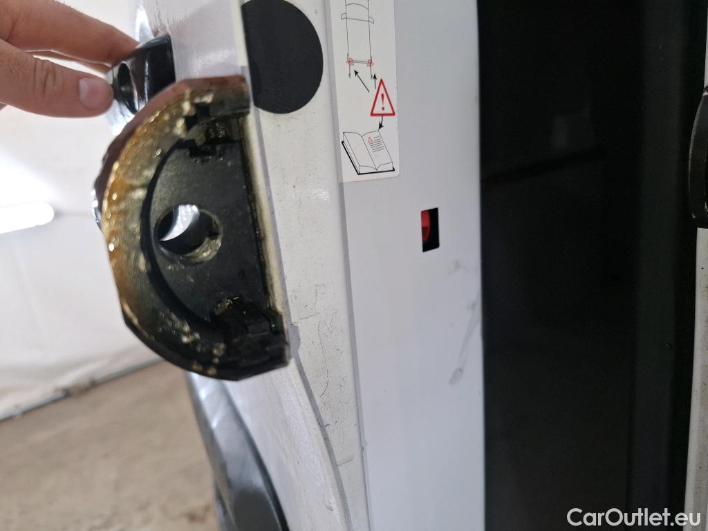  Peugeot  Expert PEUGEOT  / 2016 / 4P / Fourgon tôlé 1.5 BHDI 120 S&S TAILLE M PACK ASPHALT #32