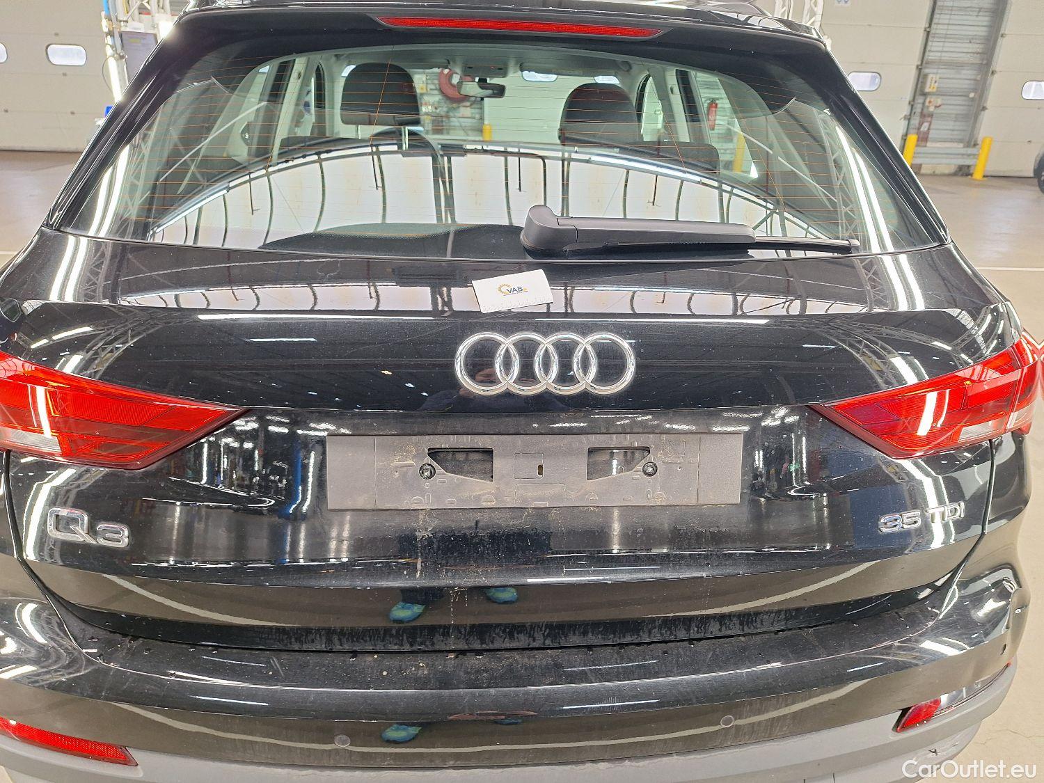  Audi  Q3 Audi,  '18, Audi  35 TDI S Tronic Bus. Ed. Attraction 5d #33