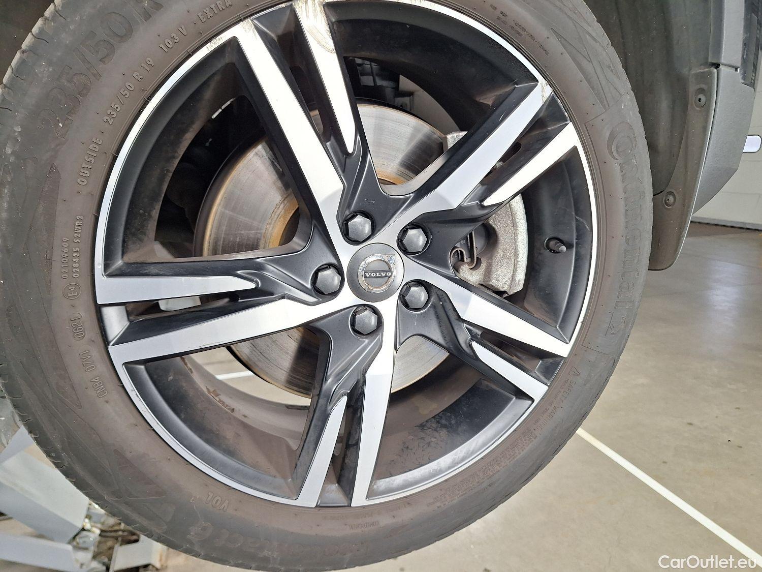  Volvo  XC 40 Volvo, XC40 '17, Volvo XC40 T4 Recharge Geartronic R-Design 5d #3