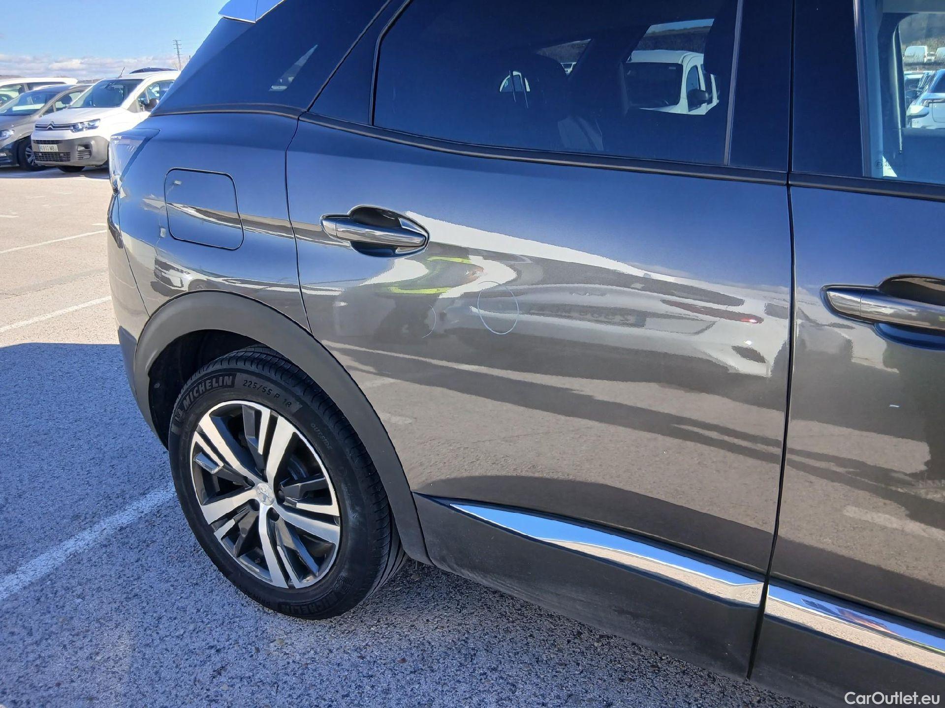  Peugeot  3008 PEUGEOT  Hybrid / 2020 / 5P / todoterreno 225 e-EAT8 Allure (AC2) #36