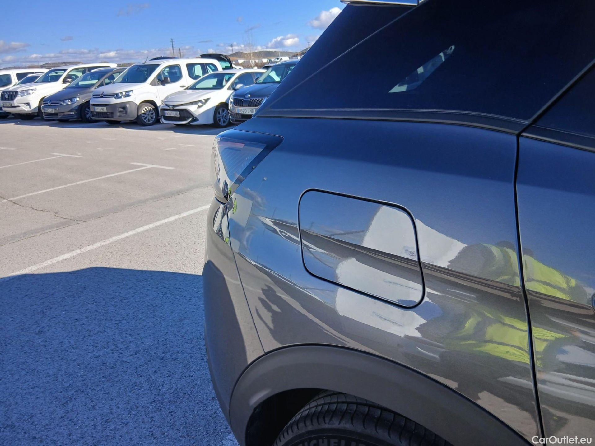  Peugeot  3008 PEUGEOT  Hybrid / 2020 / 5P / todoterreno 225 e-EAT8 Allure (AC2) #34