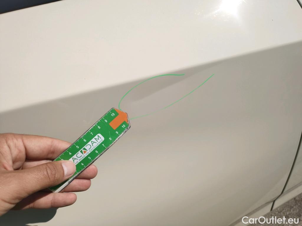  Nissan  Micra NISSAN  / 2017 / 5P / berlina con portón IG-T 68 kW (92 CV) E6D-F Acenta #2