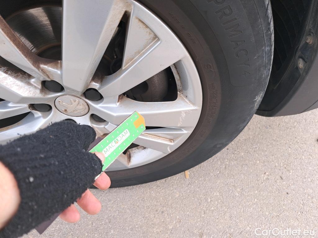  Peugeot  3008 PEUGEOT  / 2020 / 5P / todoterreno 1.5 BlueHDi 96kW (130CV) S&S Active Pack #8