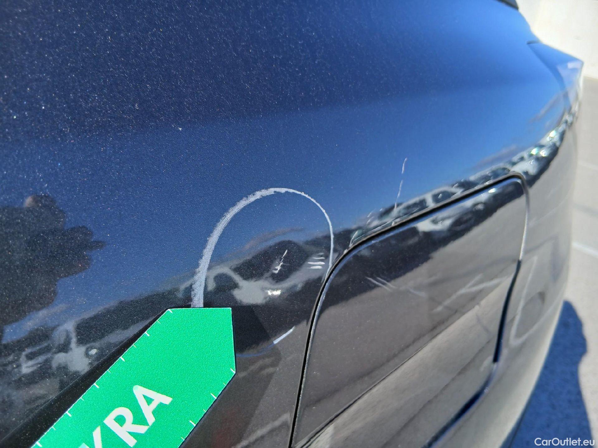  Peugeot  3008 PEUGEOT  Hybrid / 2020 / 5P / todoterreno 225 e-EAT8 Allure (AC2) #17