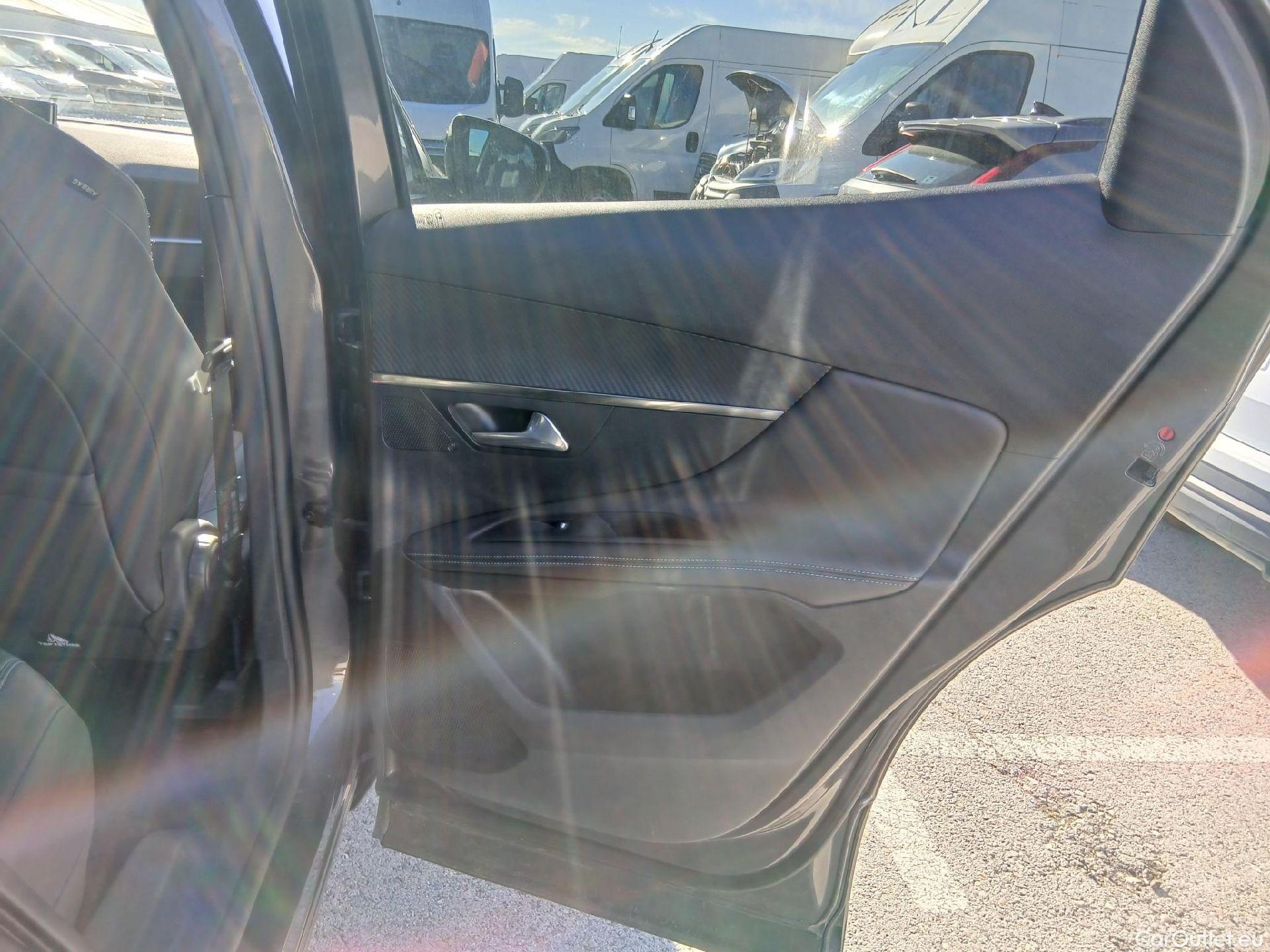  Peugeot  3008 PEUGEOT  Hybrid / 2020 / 5P / todoterreno 225 e-EAT8 Allure (AC2) #38