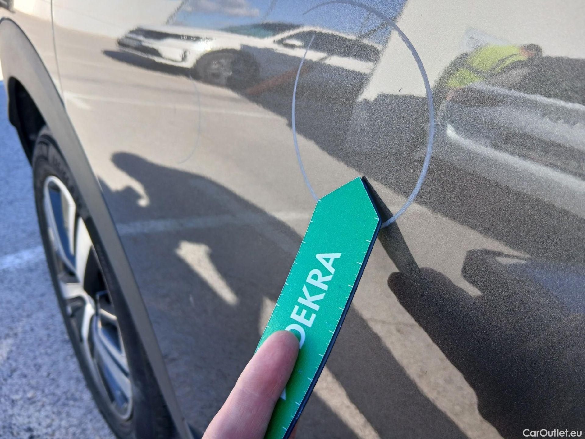  Peugeot  3008 PEUGEOT  Hybrid / 2020 / 5P / todoterreno 225 e-EAT8 Allure (AC2) #37