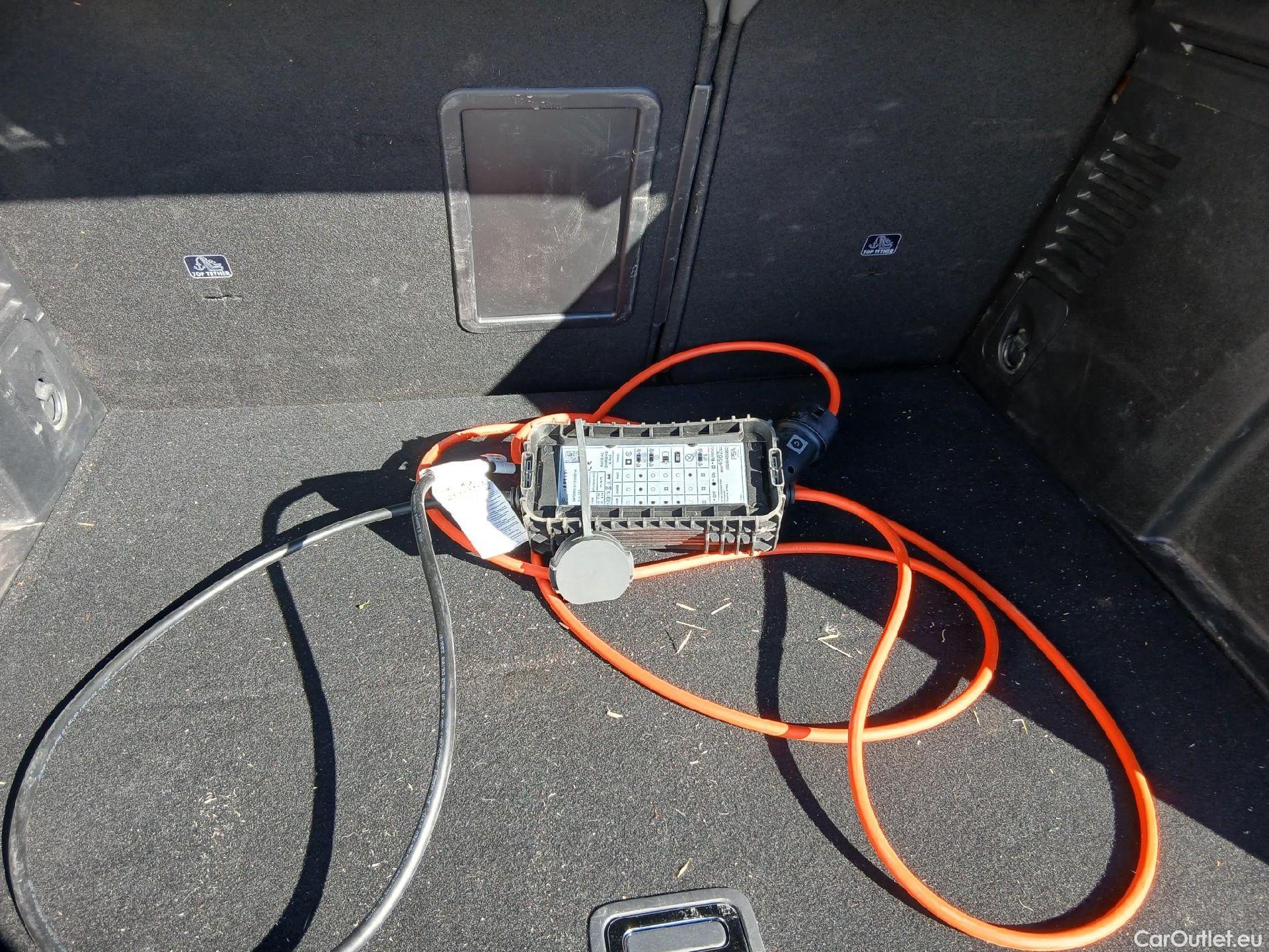  Peugeot  3008 PEUGEOT  Hybrid / 2020 / 5P / todoterreno 225 e-EAT8 Allure (AC2) #29