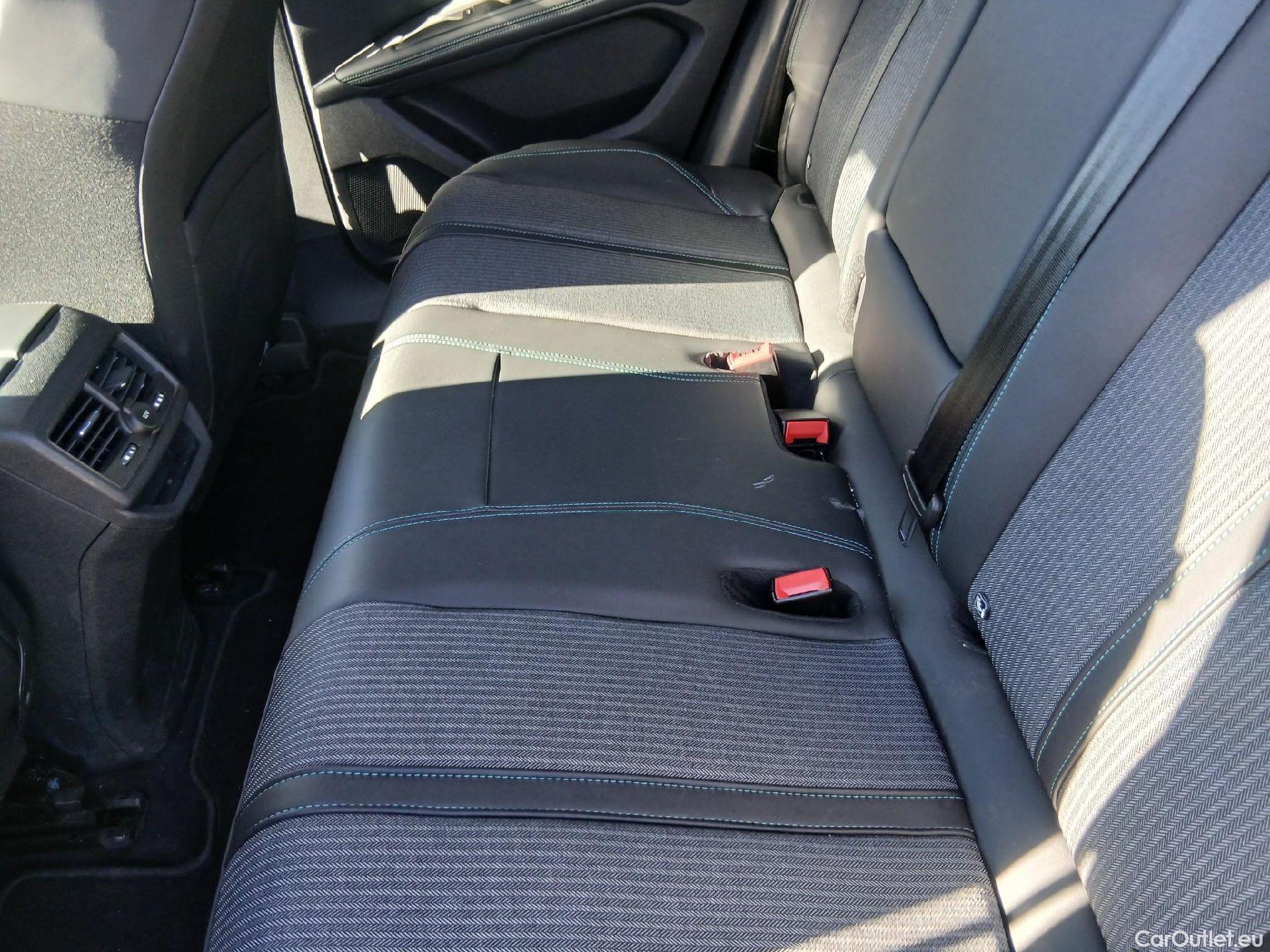  Peugeot  3008 PEUGEOT  Hybrid / 2020 / 5P / todoterreno 225 e-EAT8 Allure (AC2) #24