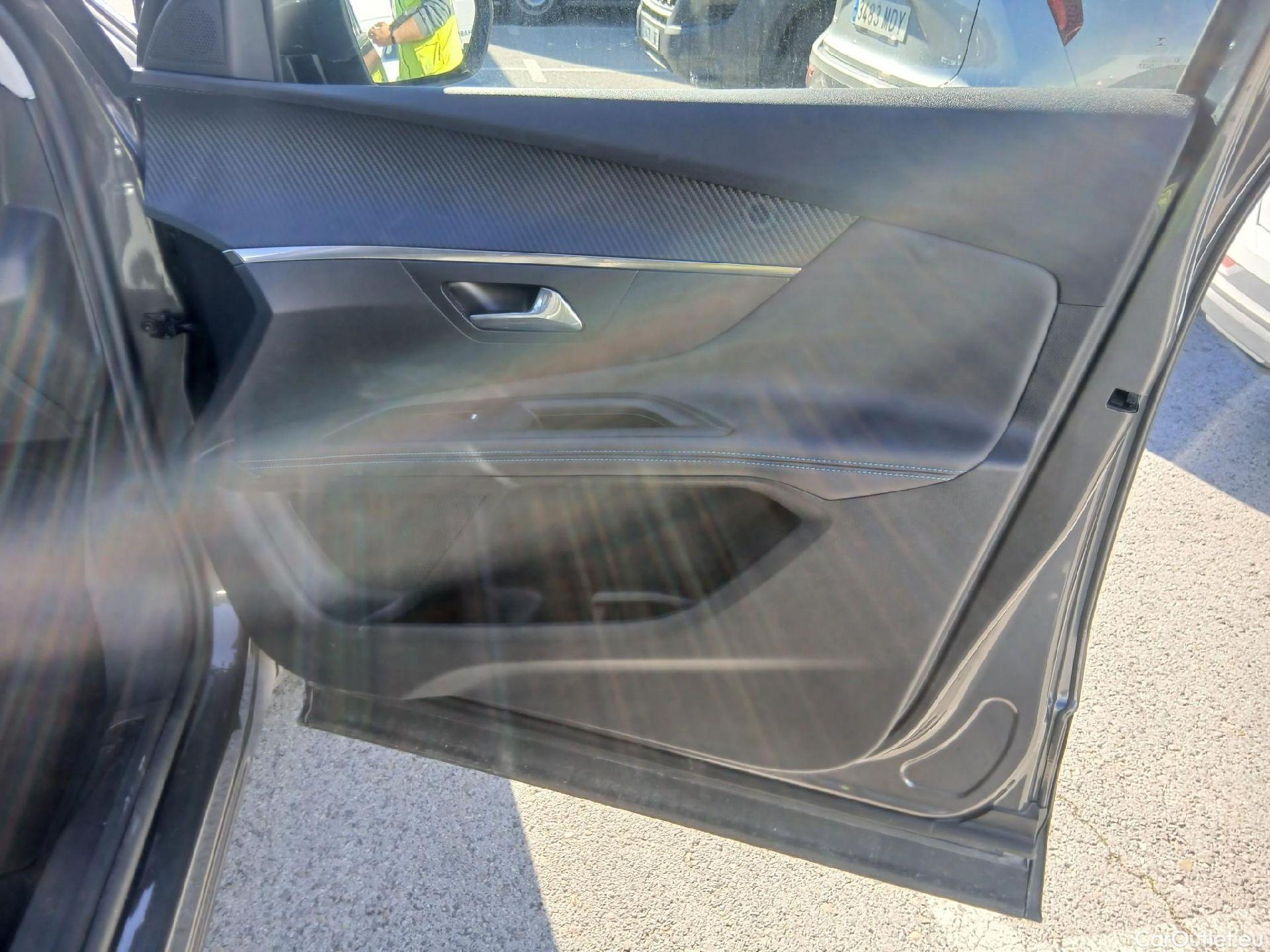  Peugeot  3008 PEUGEOT  Hybrid / 2020 / 5P / todoterreno 225 e-EAT8 Allure (AC2) #43