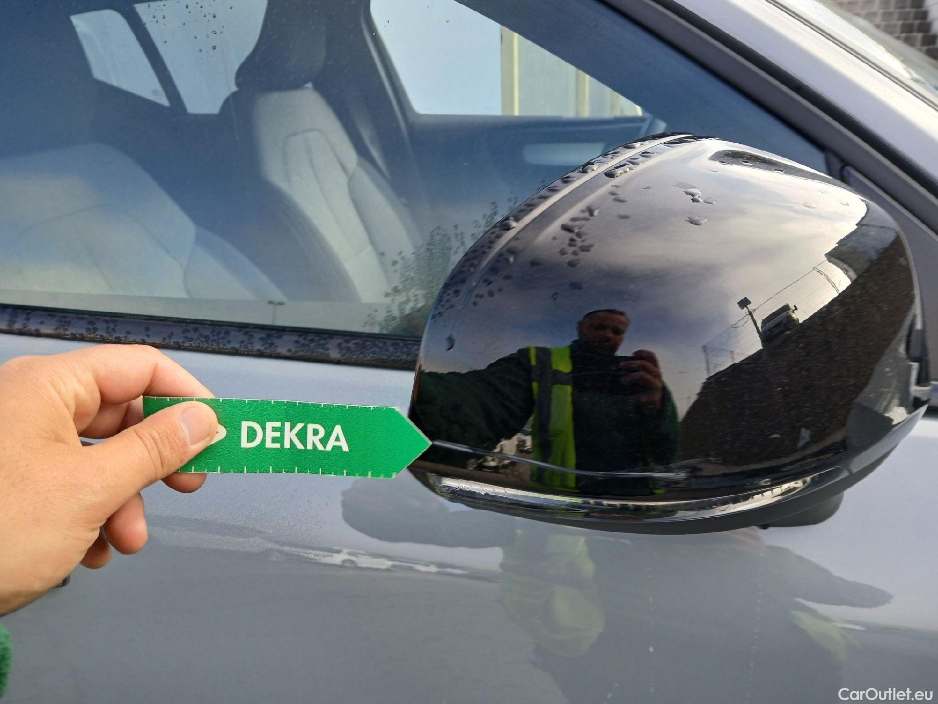  Volvo  XC 40 VOLVO XC40 / 2021 / 5P / todoterreno 2.0 B3 G Plus Dark Auto (AC) #23