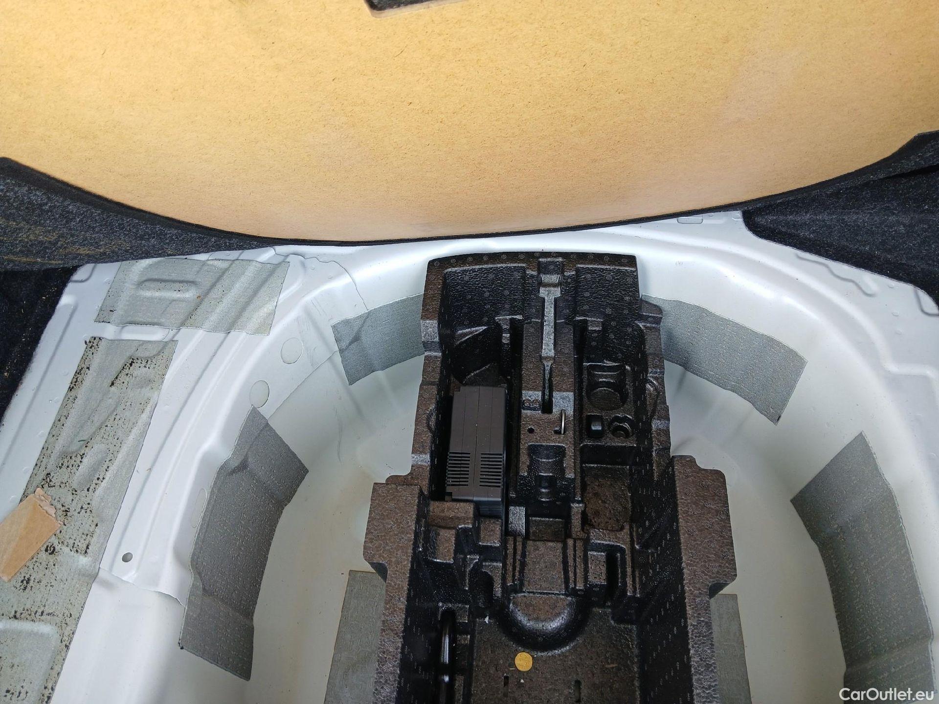  Skoda  KAMIQ SKODA  1.0 TSI 81kW (110CV) DSG Ambition #28