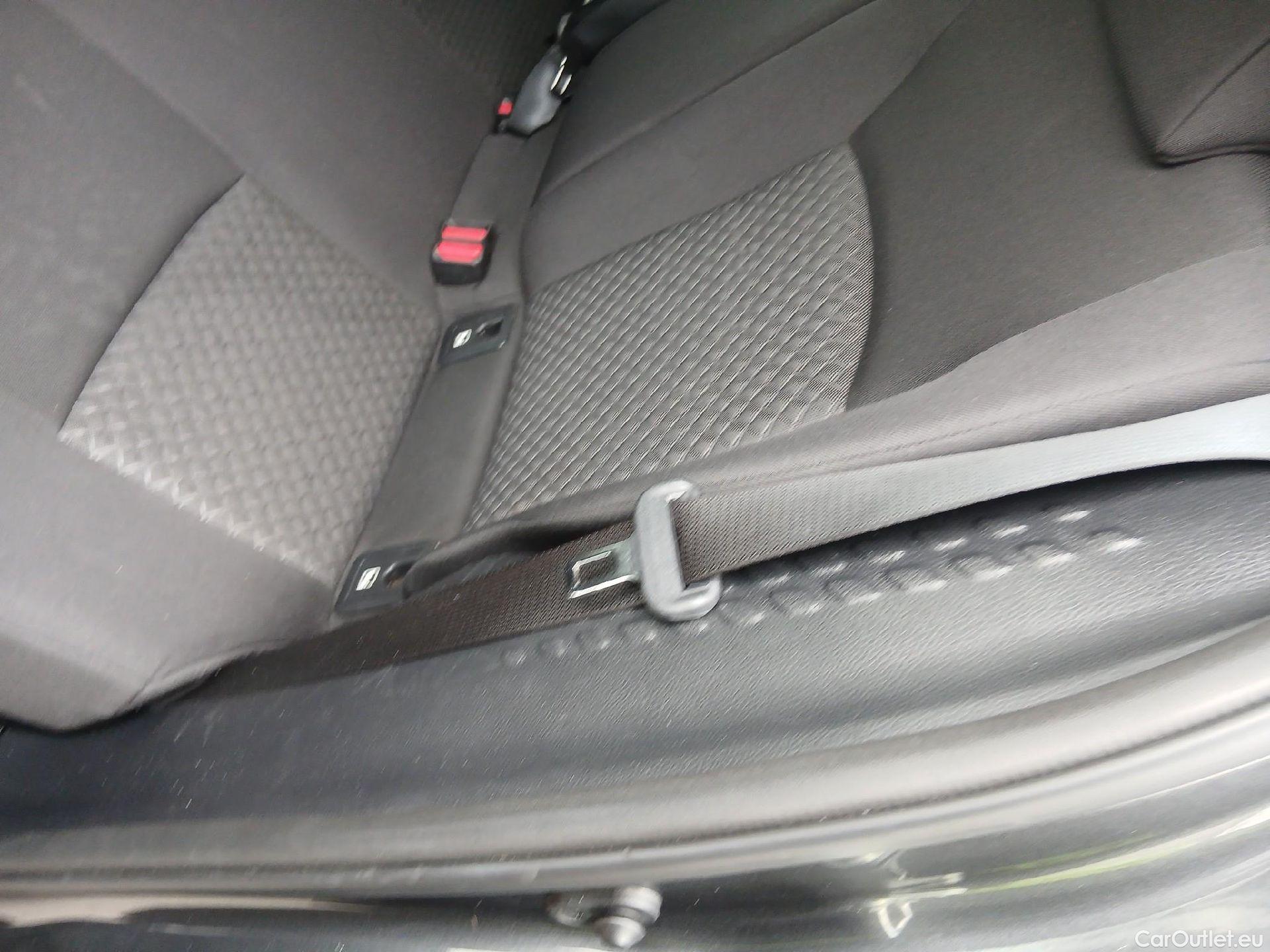  Toyota  C-HR TOYOTA  / 2019 / 5P / todoterreno 2.0 180H Advance #23