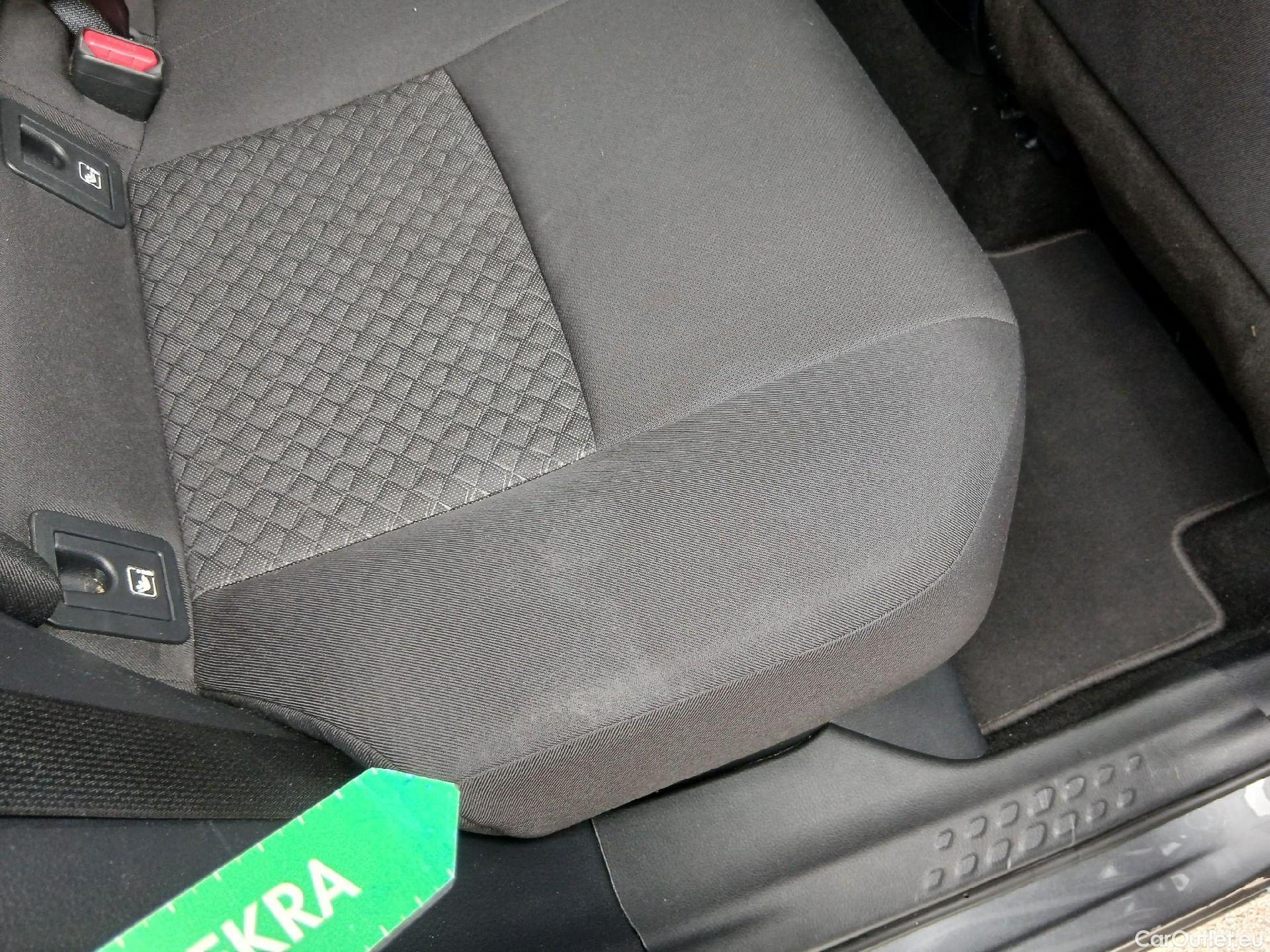  Toyota  C-HR TOYOTA  / 2019 / 5P / todoterreno 2.0 180H Advance #19