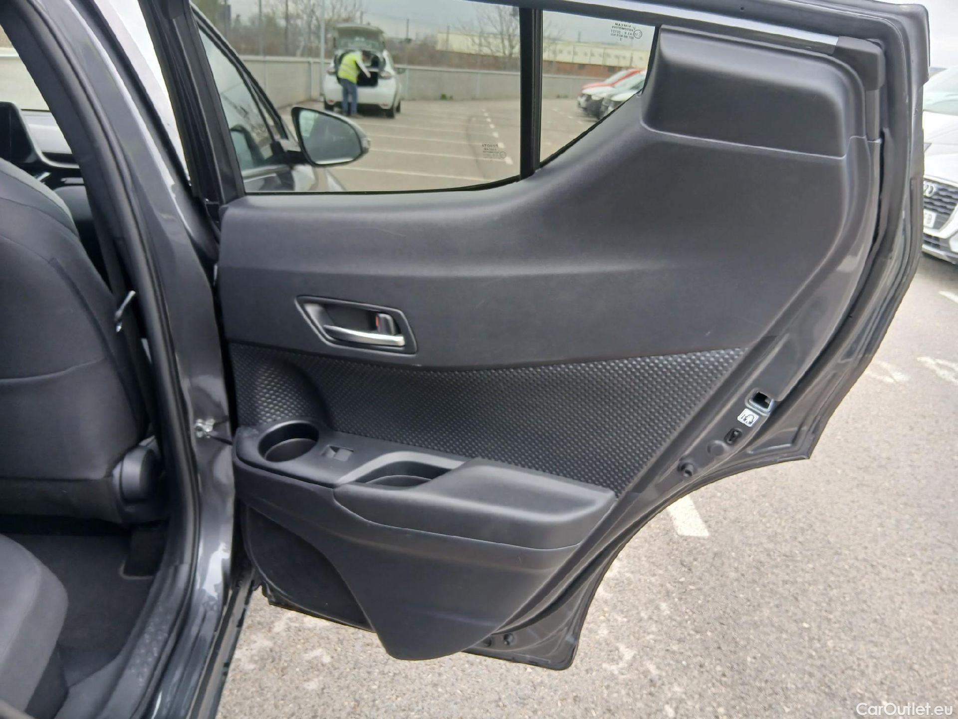  Toyota  C-HR TOYOTA  / 2019 / 5P / todoterreno 2.0 180H Advance #44