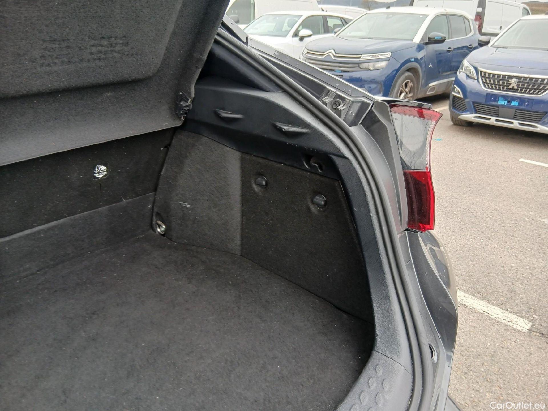  Toyota  C-HR TOYOTA  / 2019 / 5P / todoterreno 2.0 180H Advance #35