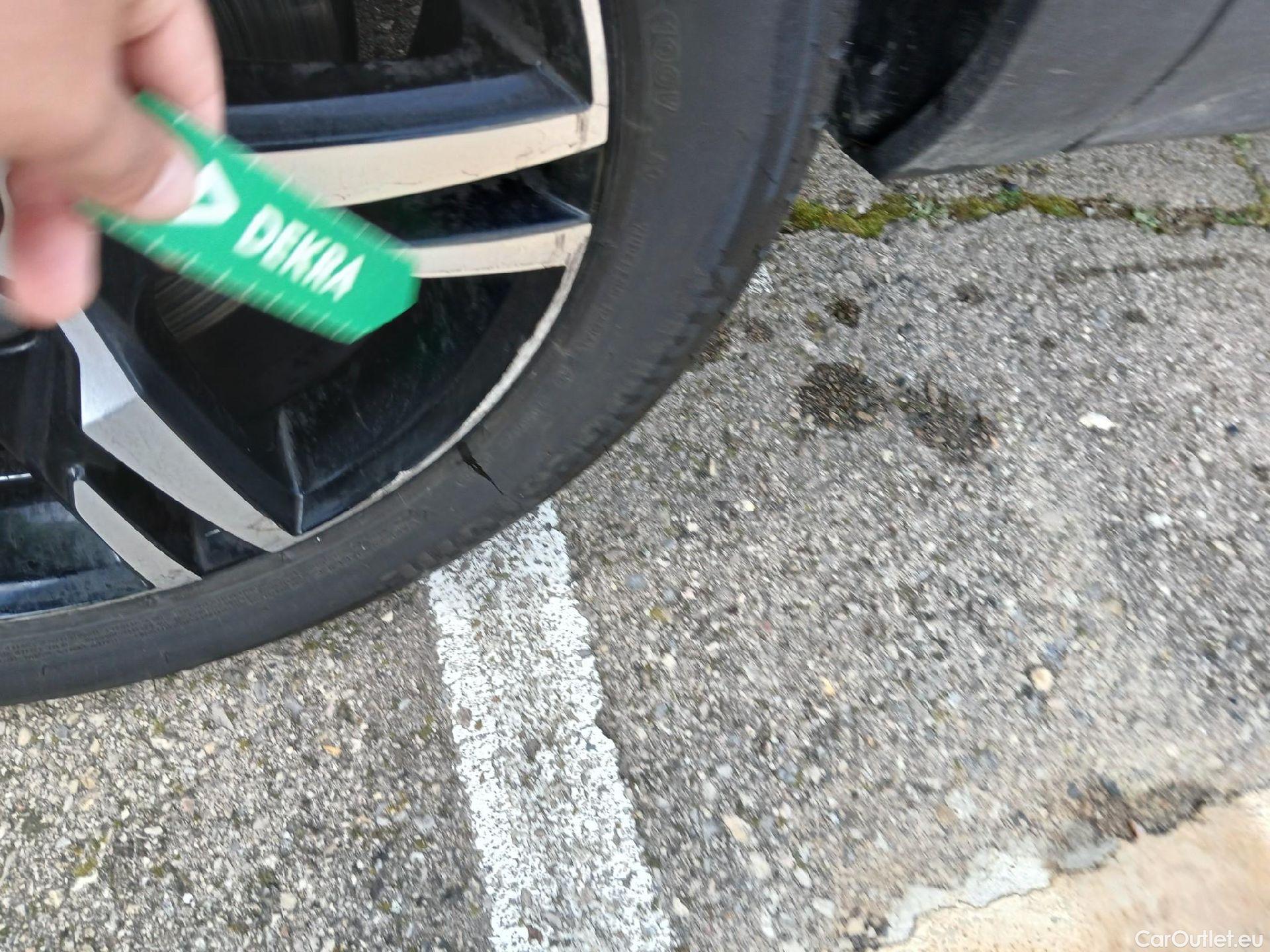  Volvo  XC 40 VOLVO XC40 / 2021 / 5P / todoterreno 2.0 B3 G Plus Dark Auto (AC) #12