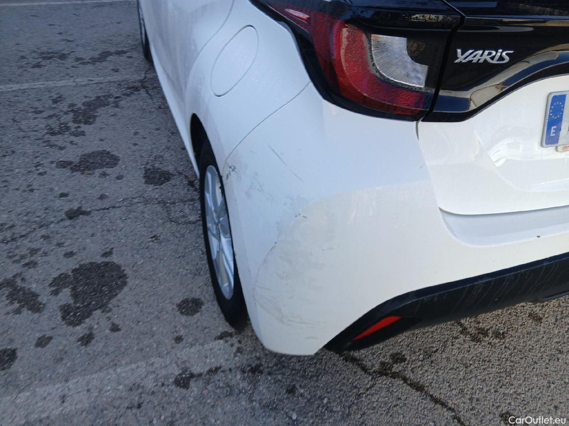  Toyota  Yaris TOYOTA  / 2020 / 5P / berlina con portón 1.5 120H Business Plus #14