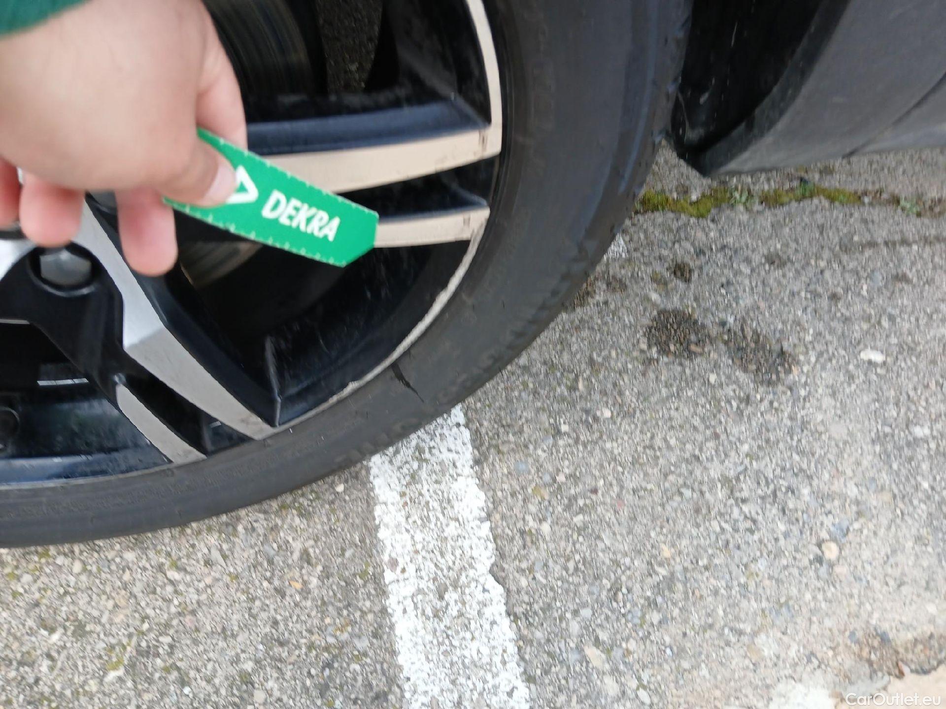  Volvo  XC 40 VOLVO XC40 / 2021 / 5P / todoterreno 2.0 B3 G Plus Dark Auto (AC) #11