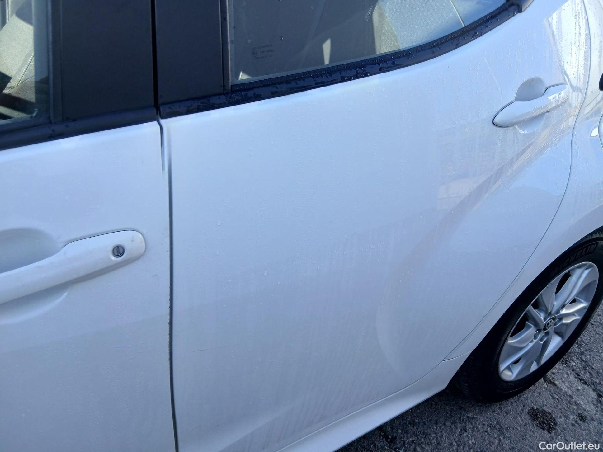  Toyota  Yaris TOYOTA  / 2020 / 5P / berlina con portón 1.5 120H Business Plus #12