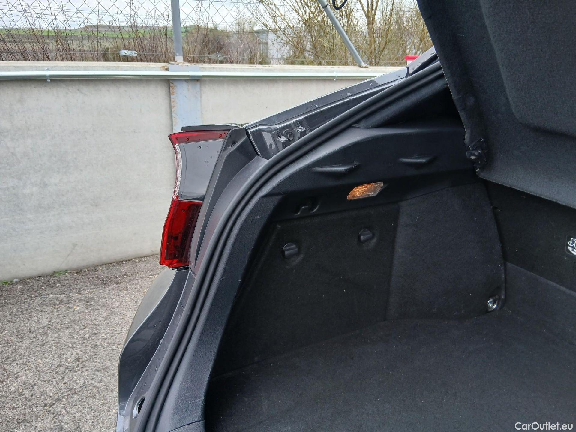  Toyota  C-HR TOYOTA  / 2019 / 5P / todoterreno 2.0 180H Advance #37