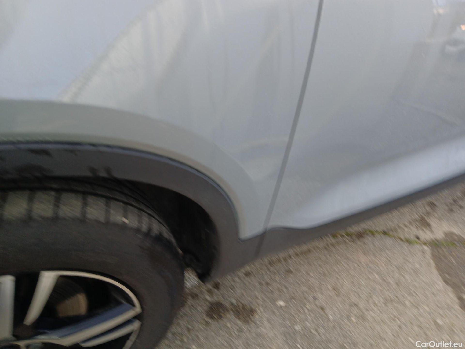  Volvo  XC 40 VOLVO XC40 / 2021 / 5P / todoterreno 2.0 B3 G Plus Dark Auto (AC) #14