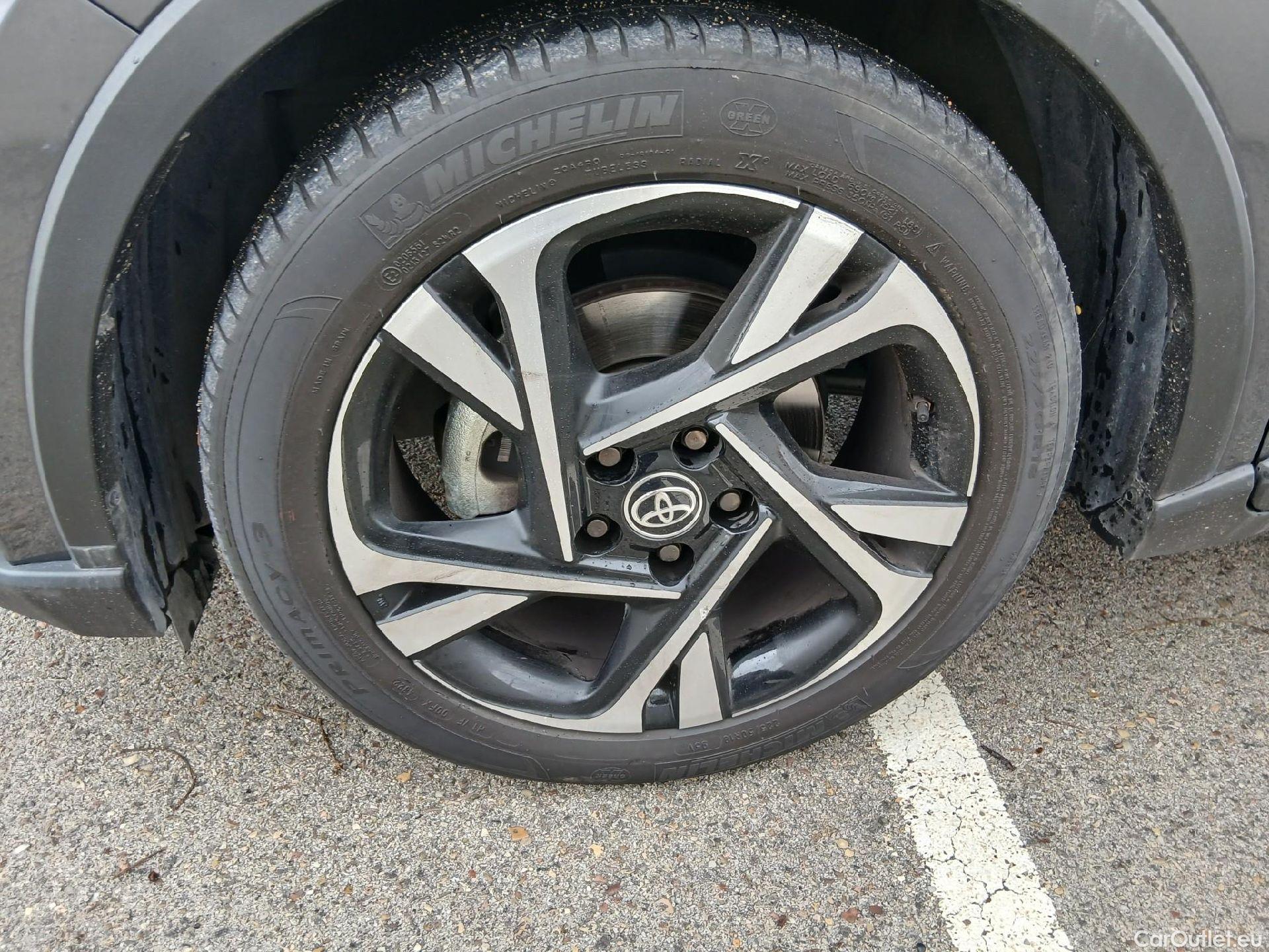  Toyota  C-HR TOYOTA  / 2019 / 5P / todoterreno 2.0 180H Advance #10