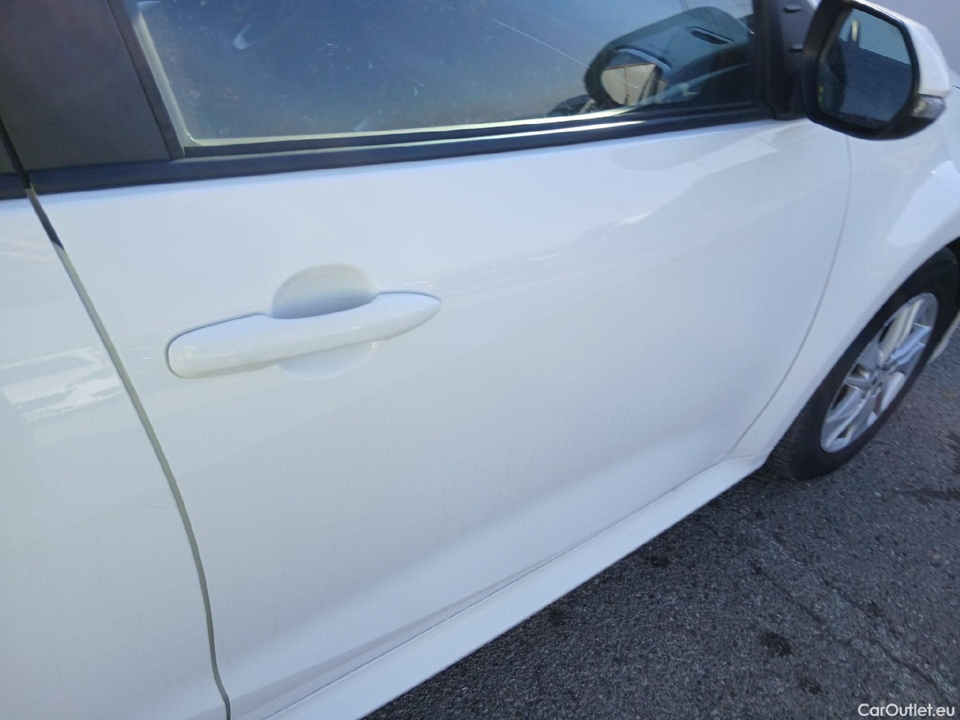  Toyota  Yaris TOYOTA  / 2020 / 5P / berlina con portón 1.5 120H Business Plus #21