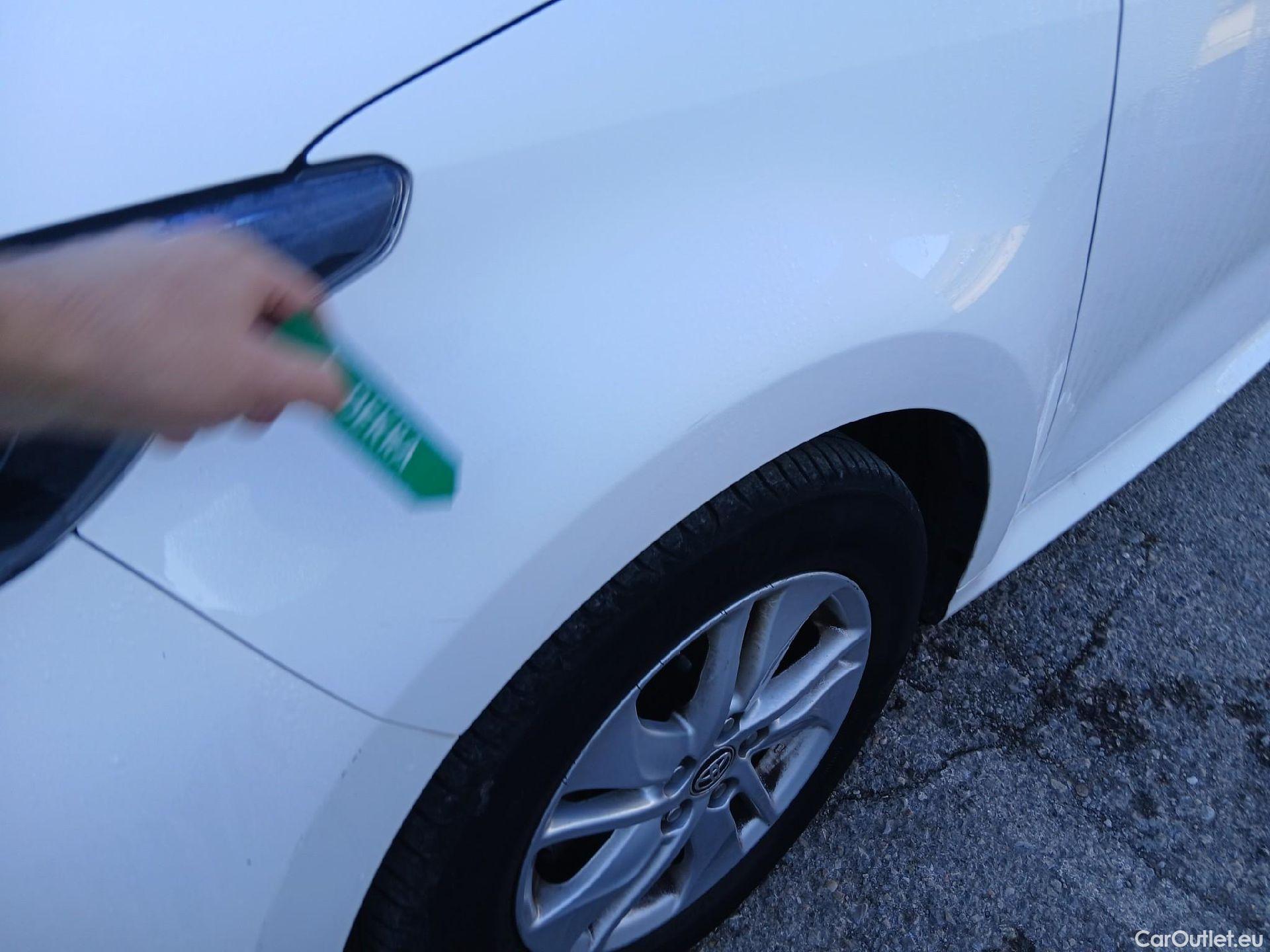  Toyota  Yaris TOYOTA  / 2020 / 5P / berlina con portón 1.5 120H Business Plus #5