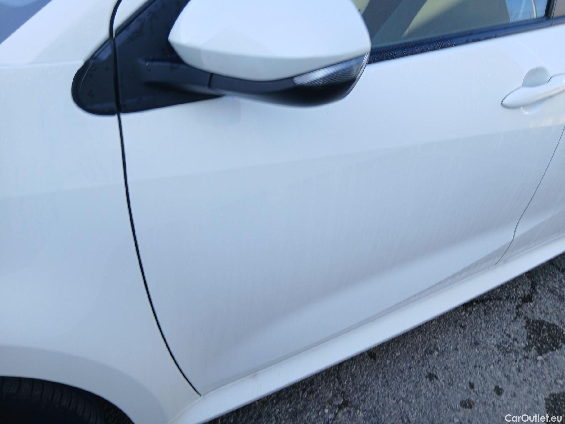  Toyota  Yaris TOYOTA  / 2020 / 5P / berlina con portón 1.5 120H Business Plus #10