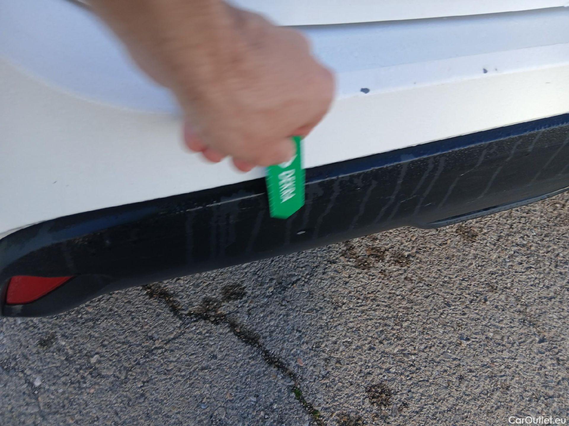  Toyota  Yaris TOYOTA  / 2020 / 5P / berlina con portón 1.5 120H Business Plus #16