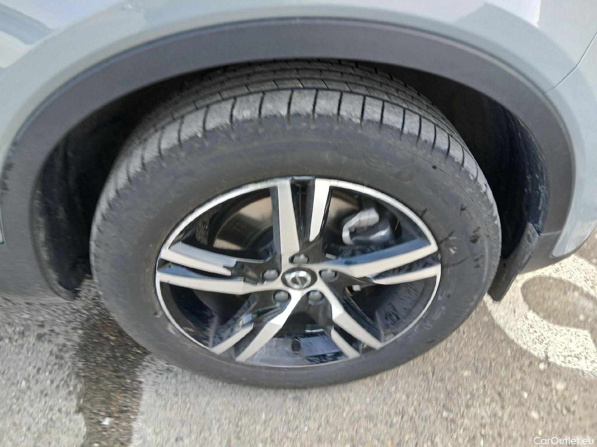  Volvo  XC 40 VOLVO XC40 / 2021 / 5P / todoterreno 2.0 B3 G Plus Dark Auto (AC) #26