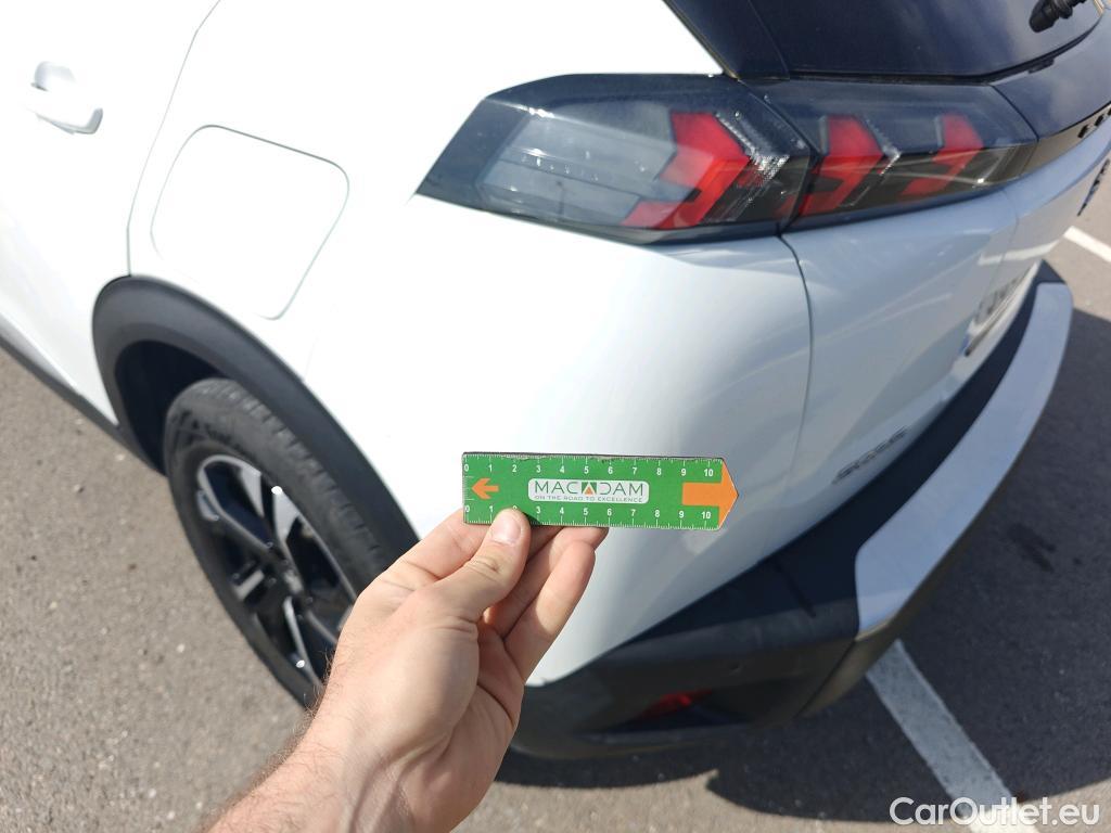  Peugeot  2008 PEUGEOT  / 2019 / 5P / todoterreno Allure BlueHDI 81kW (110CV) #33