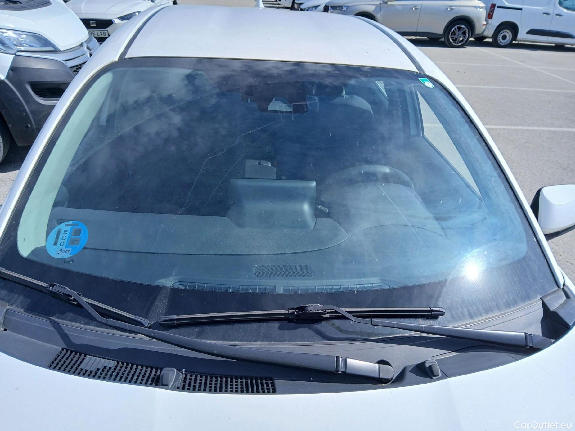  Toyota  Yaris TOYOTA  / 2020 / 5P / berlina con portón 1.5 120H Business Plus #6