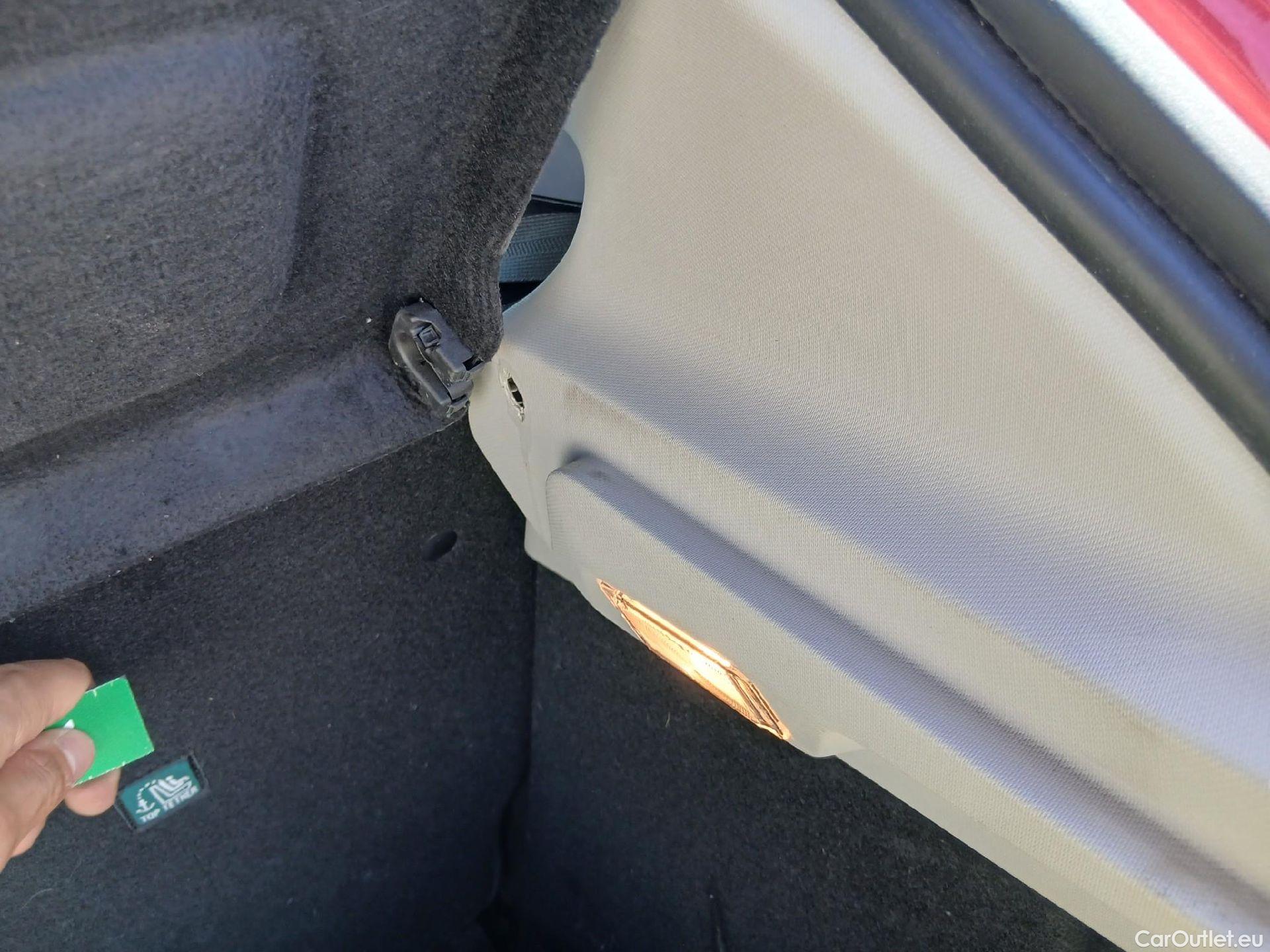  Renault  Clio RENAULT  / 2019 / 5P / berlina con portón Intens TCe 74 kW (100CV) GLP #17