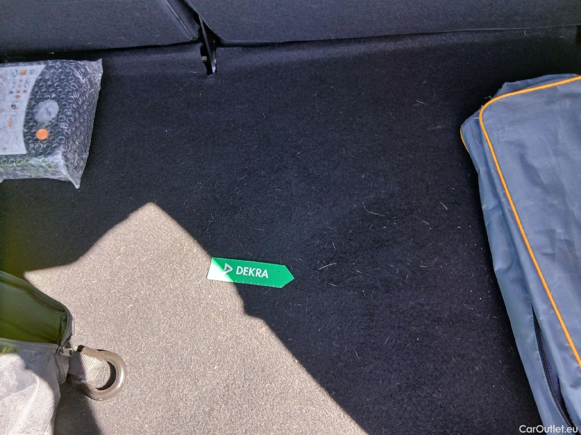  Renault  Clio RENAULT  / 2019 / 5P / berlina con portón Intens TCe 74 kW (100CV) GLP #15