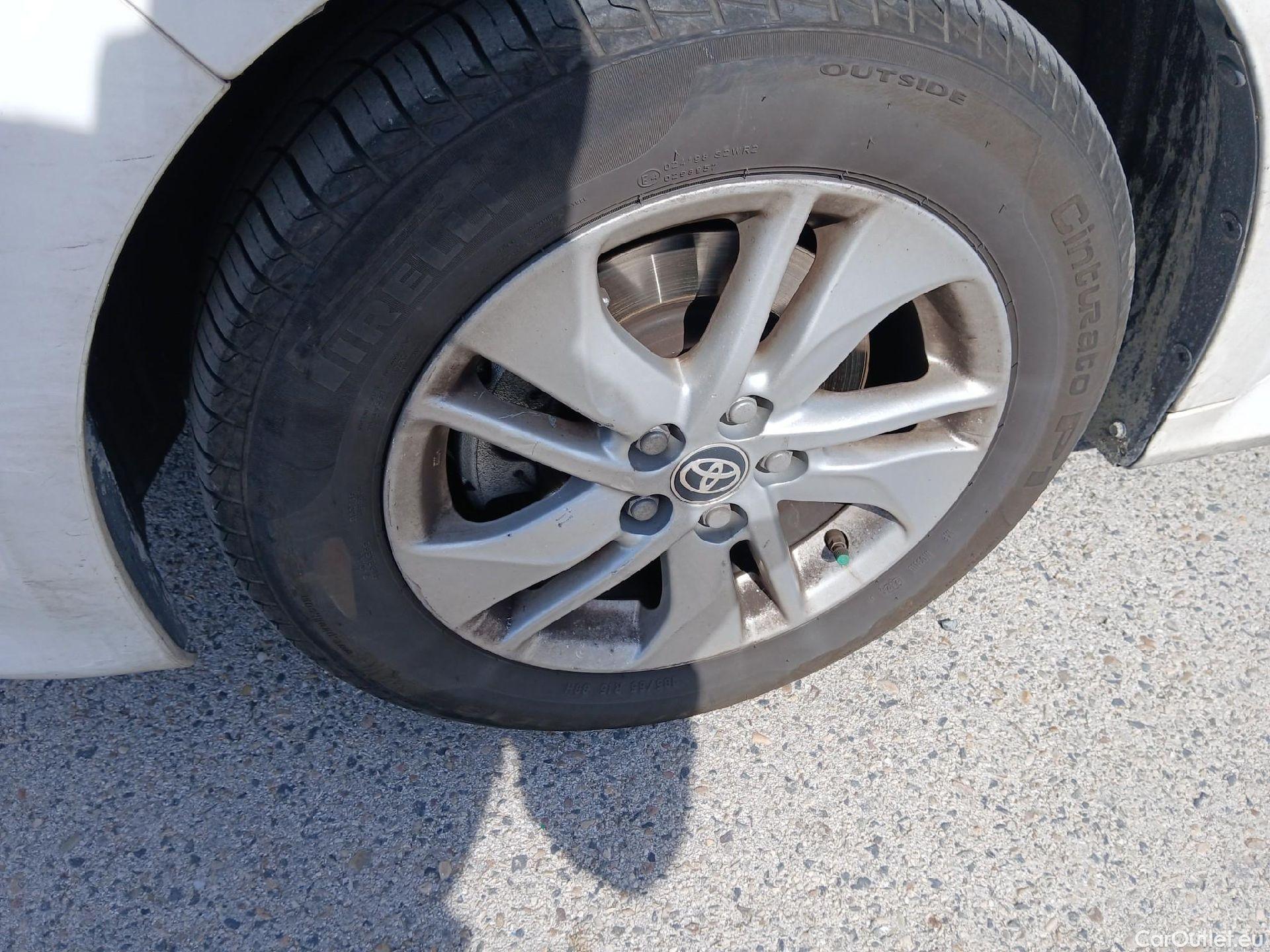  Toyota  Yaris TOYOTA  / 2020 / 5P / berlina con portón 1.5 120H Business Plus #7