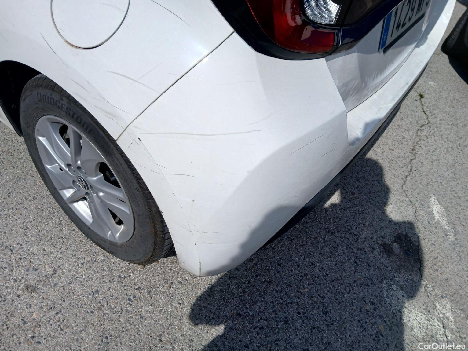  Toyota  Yaris TOYOTA  / 2020 / 5P / berlina con portón 1.5 120H Business Plus #12