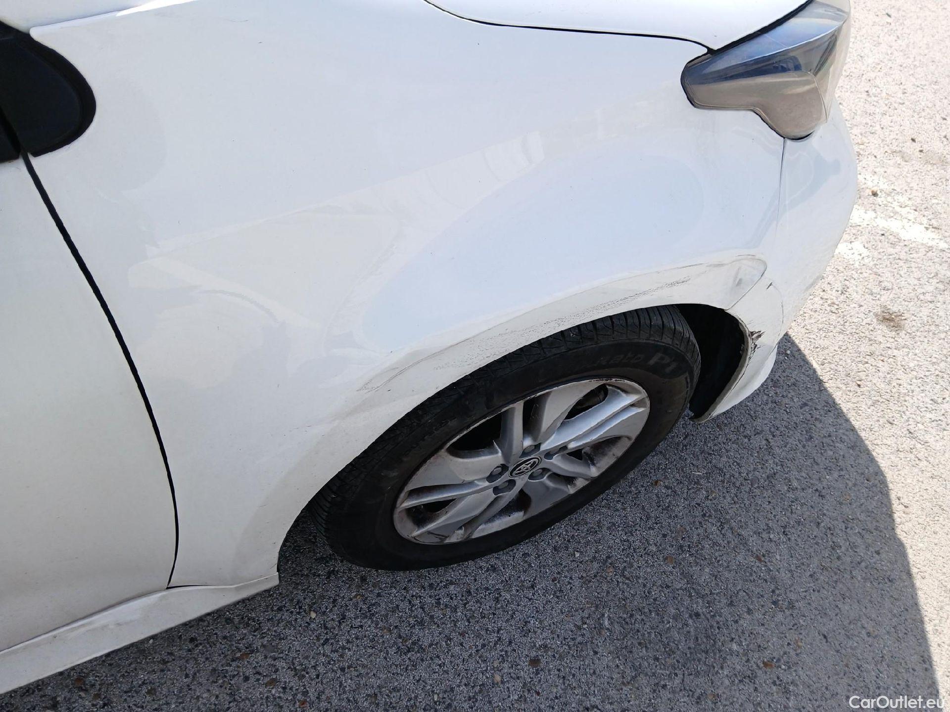  Toyota  Yaris TOYOTA  / 2020 / 5P / berlina con portón 1.5 120H Business Plus #19