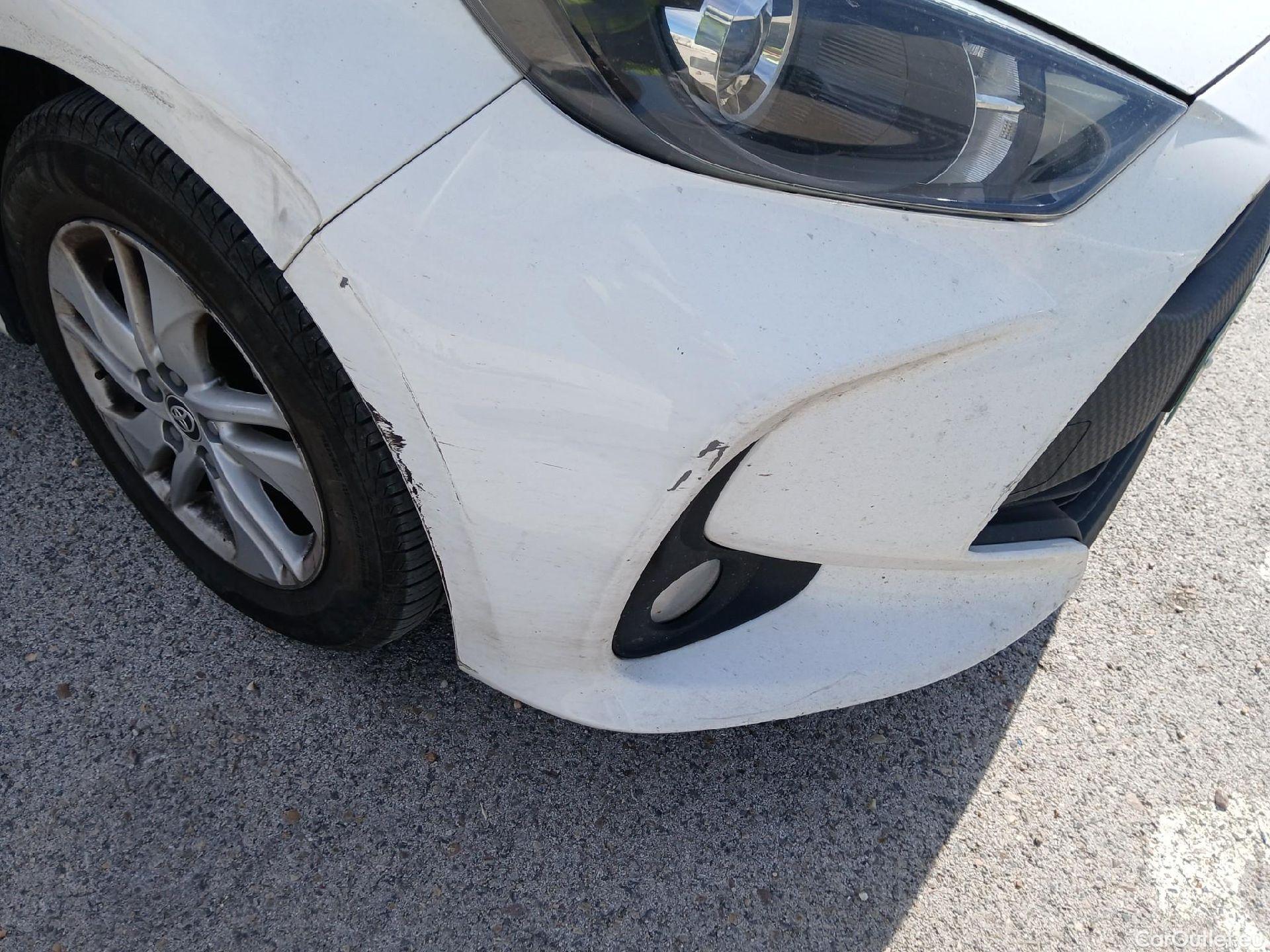  Toyota  Yaris TOYOTA  / 2020 / 5P / berlina con portón 1.5 120H Business Plus #3