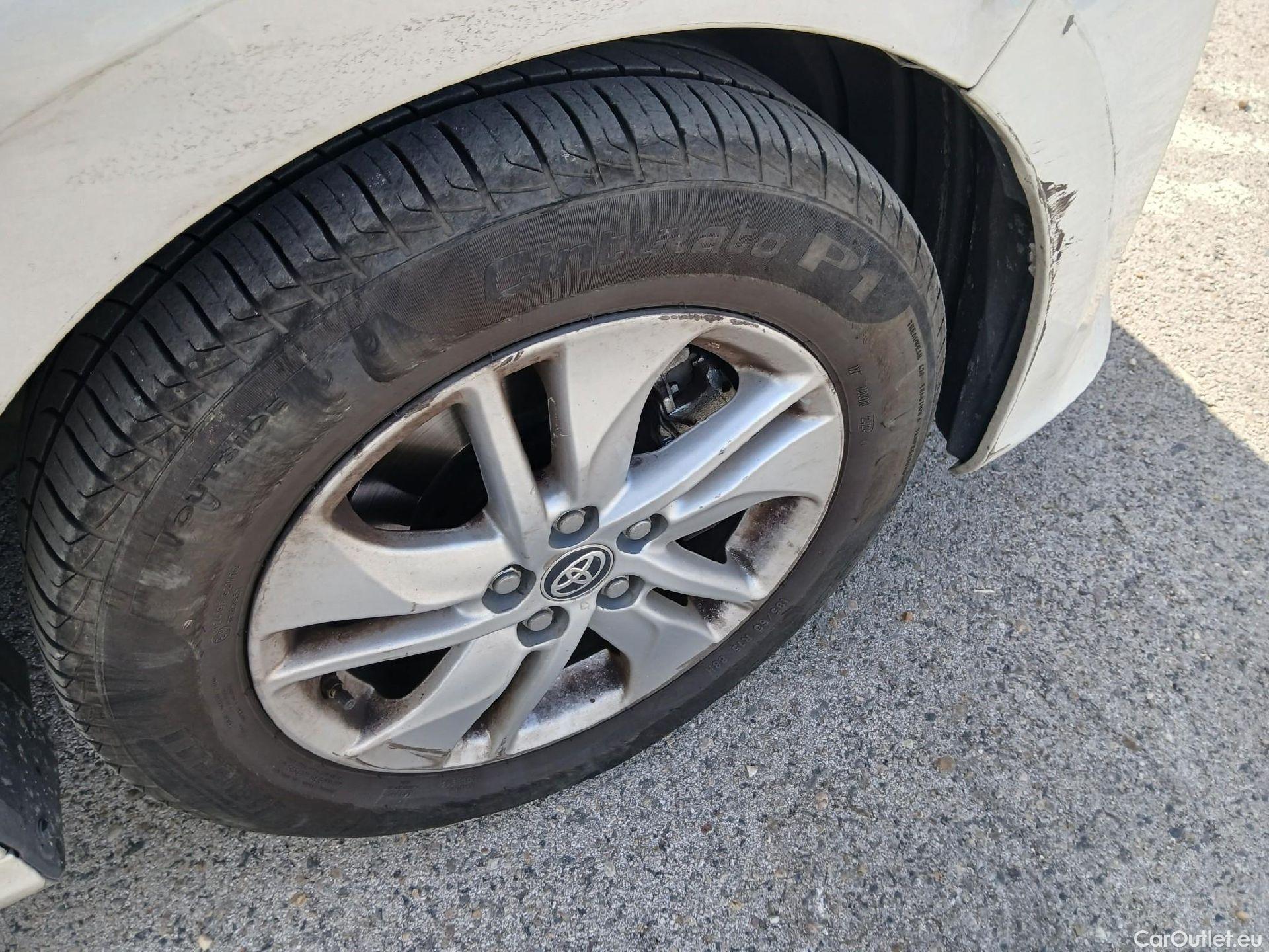  Toyota  Yaris TOYOTA  / 2020 / 5P / berlina con portón 1.5 120H Business Plus #21